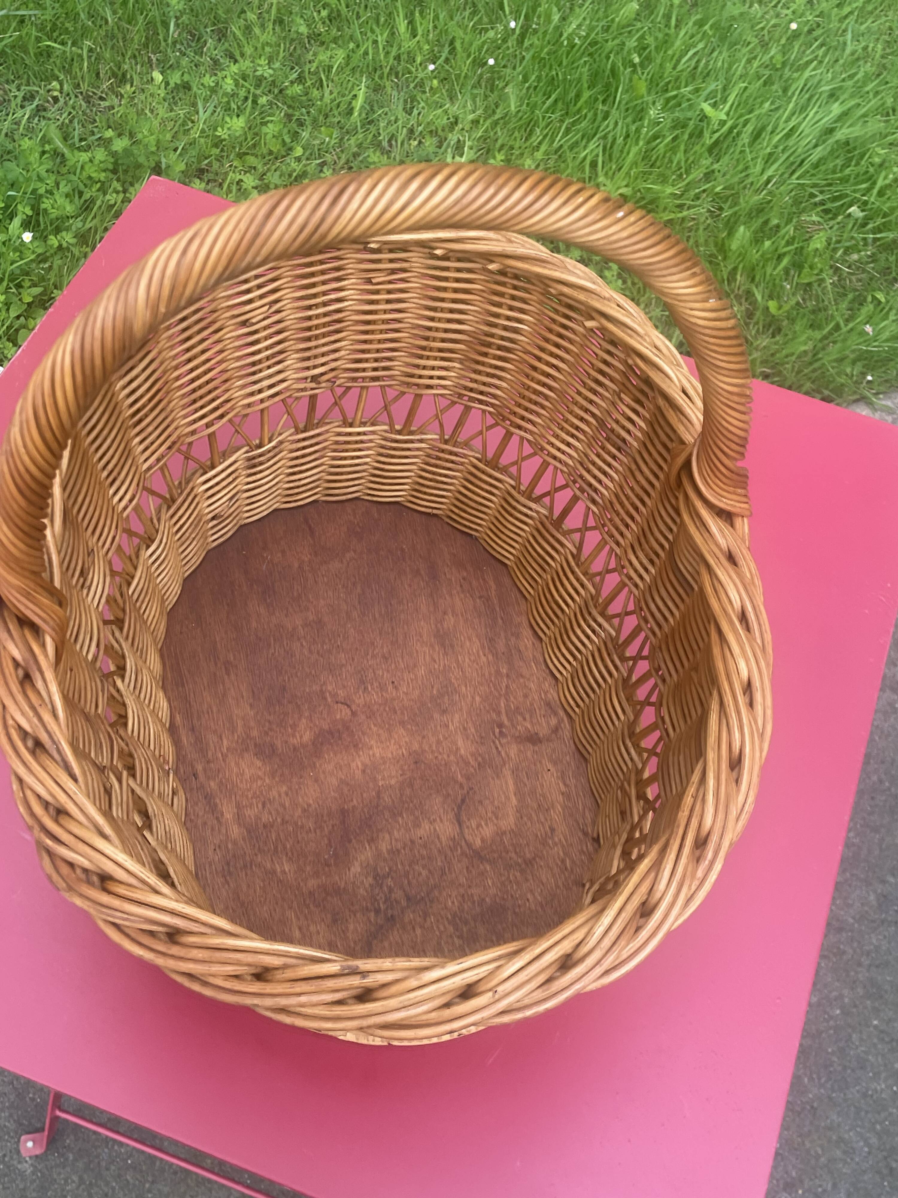 Old large wicker harvest or shopping basket TBE