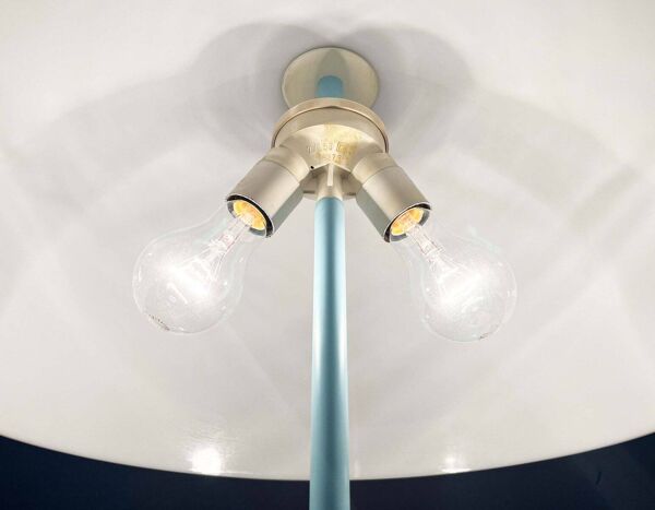 Lampe sur pied et lampe de table postmoderne allemande avec motif tourbillon bleu clair et blanc, années 1980, lot de 2
