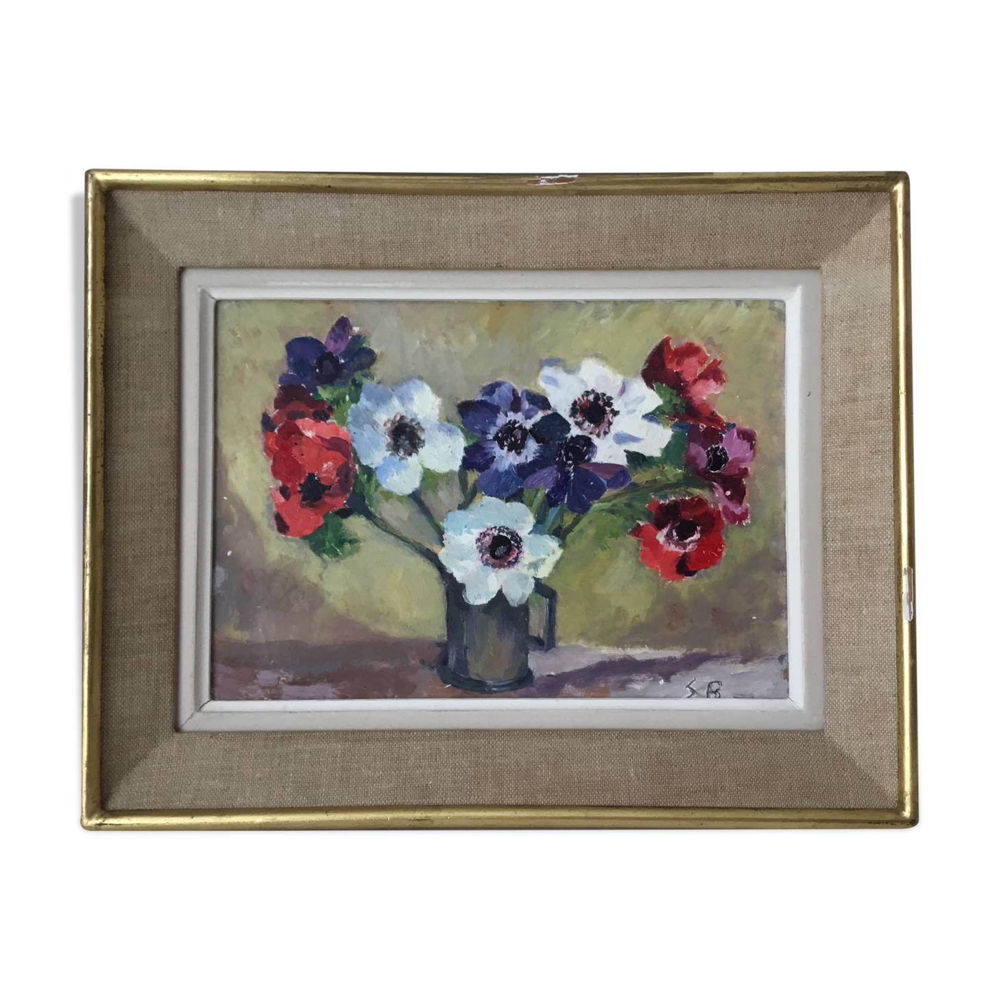 Table framed bouquet of flowers