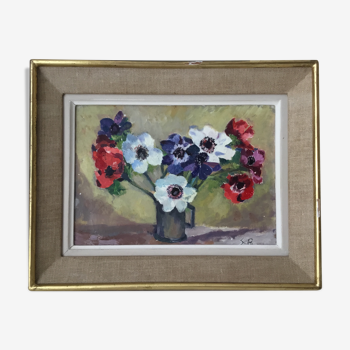 Table framed bouquet of flowers