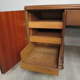 Middle desk in oak and magnifying glass