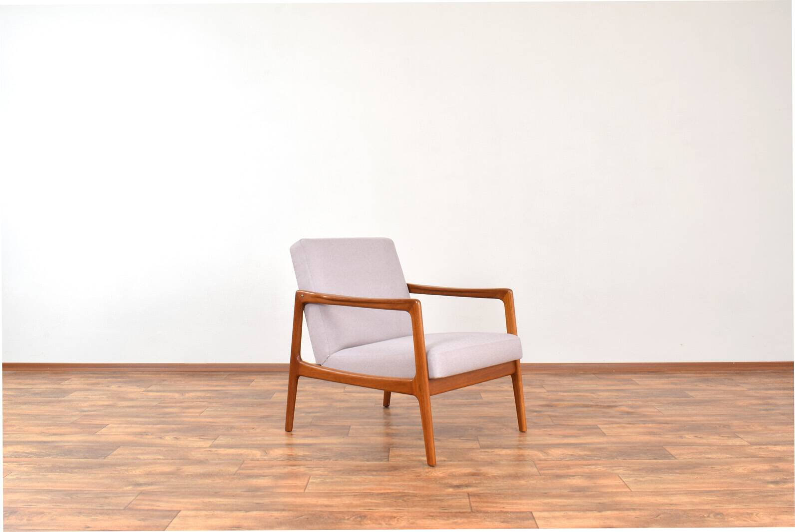 Fauteuil en teck suédois du milieu du siècle par Alf Svensson pour Dux, années 1960.