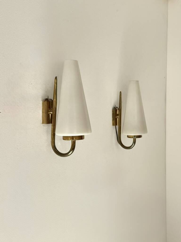 Pair of vintage wall lights in glass, brass, and opaline, Italy, 1970.