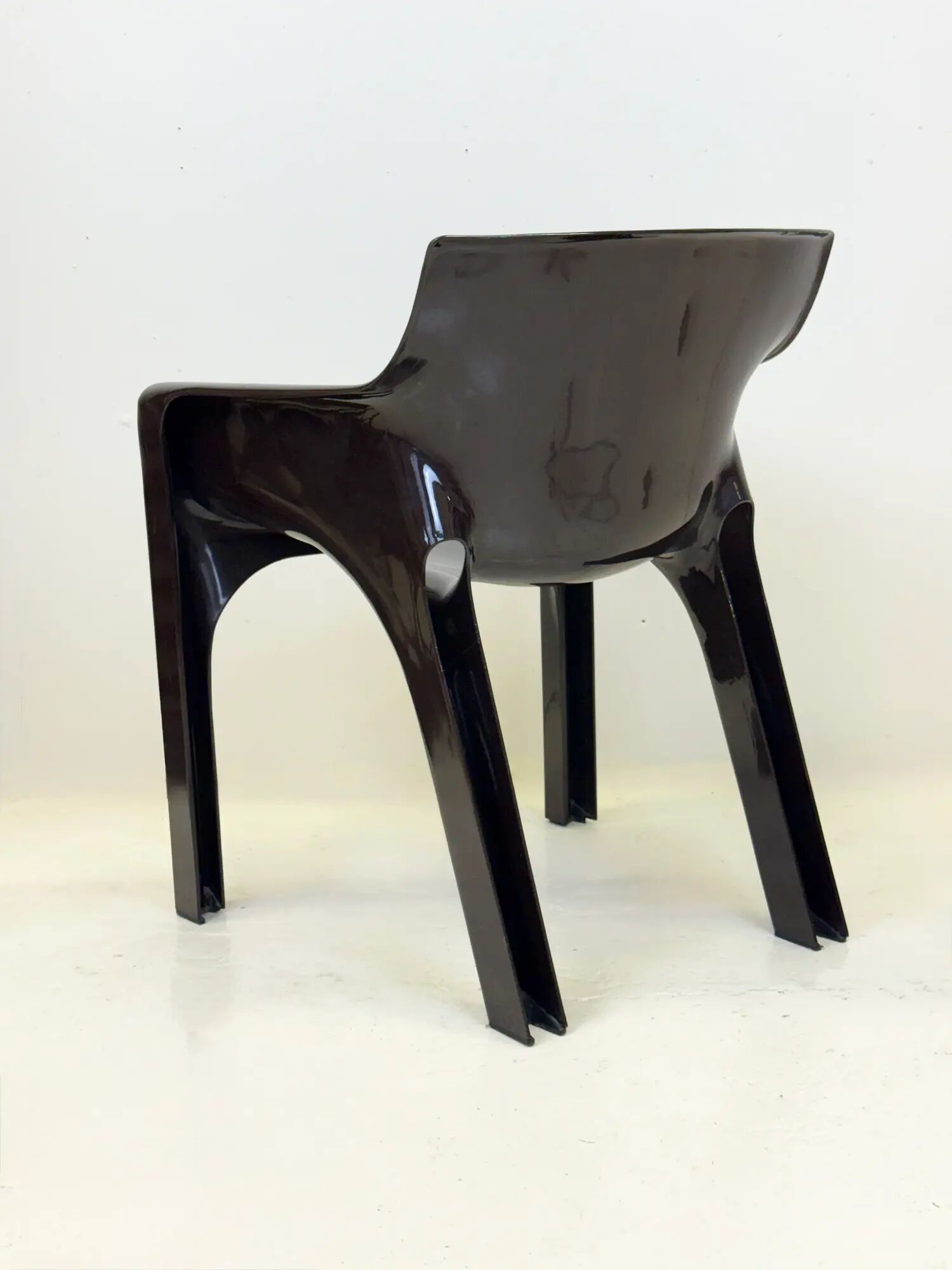"Gaudì" Armchair Chocolate – Magistretti for Artemide, Italy, 1970