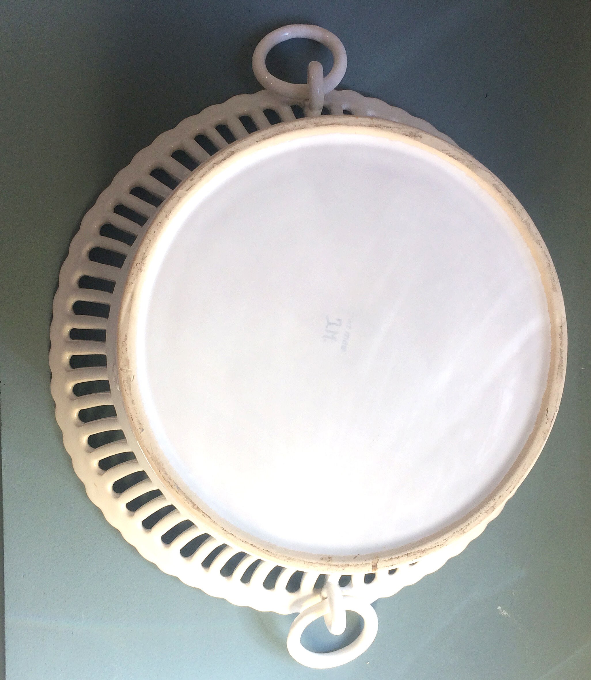 White earthenware fruit cut