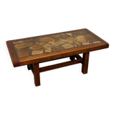 Table basse en mosaïque de pierre brutaliste vintage – bois massif, années 1970