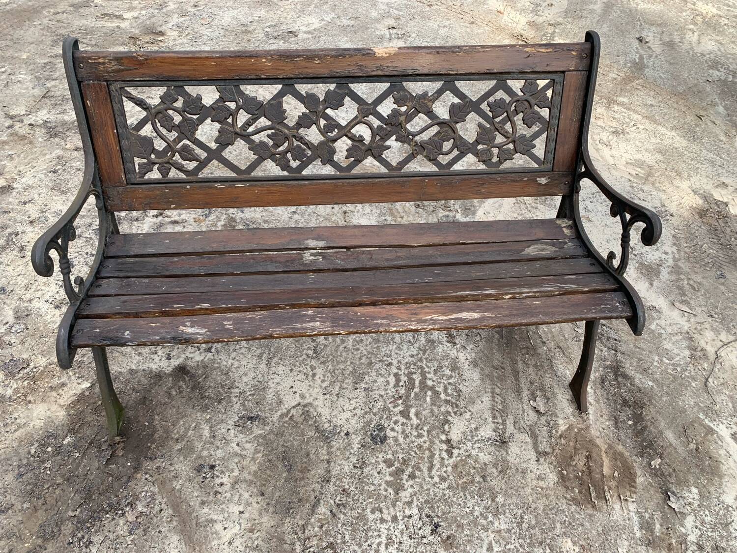 Garden bench in wood and cast iron from the 80s