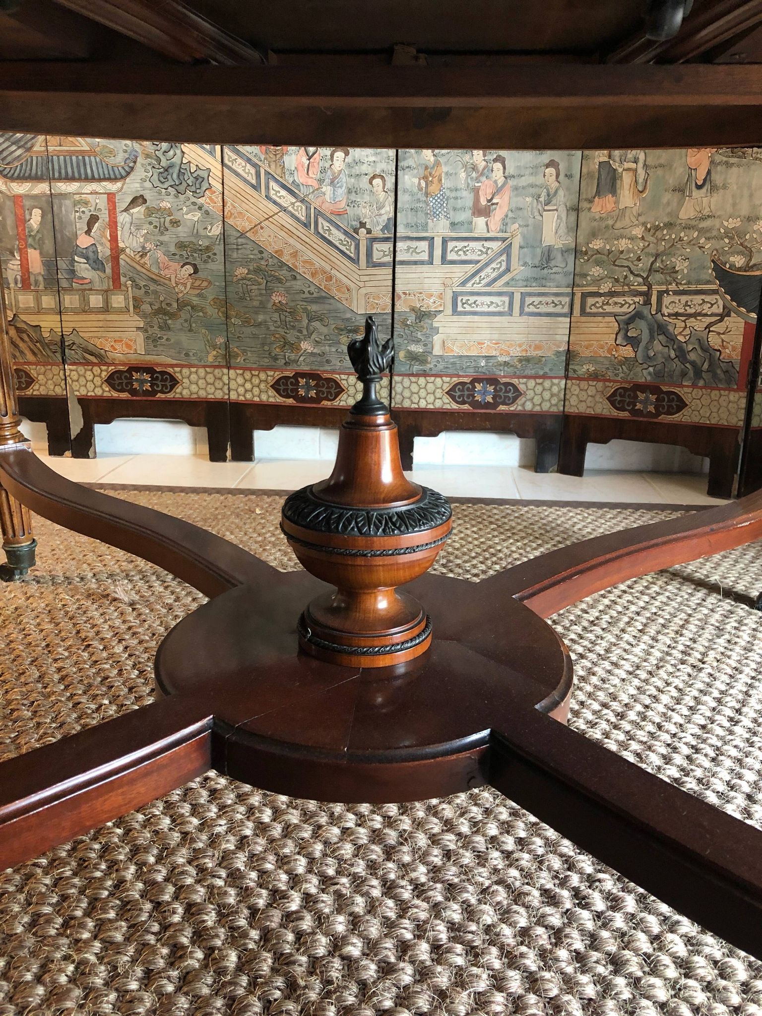 Important central pedestal table in mahogany, brass and bronze that can form a large dining table.