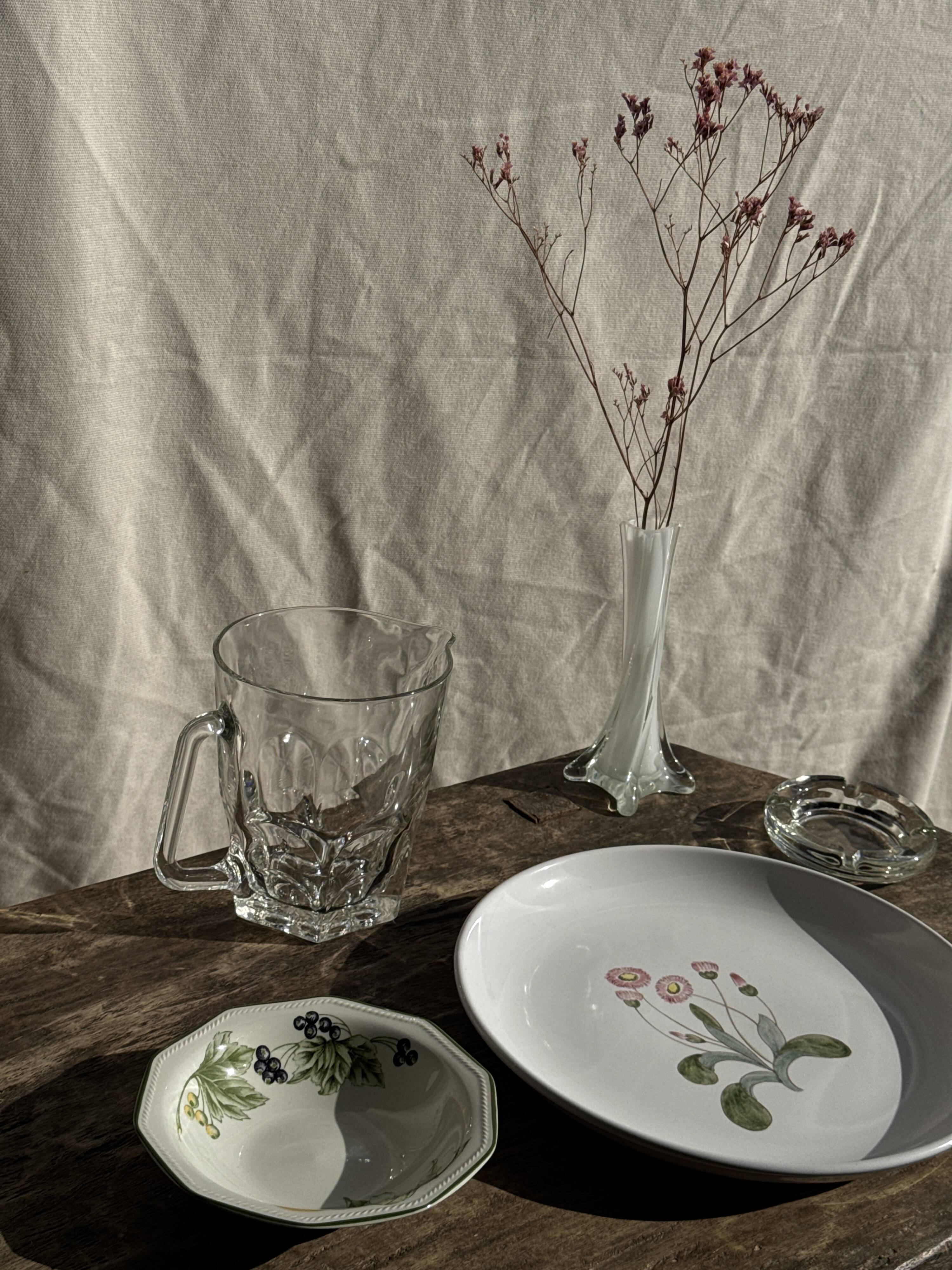 Set of 11 fruit-patterned bowls The Chartwell Collection England D17