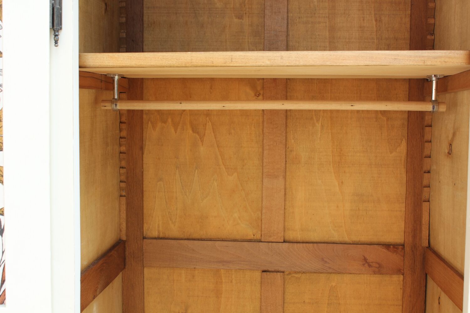 Asymmetrical cabinet