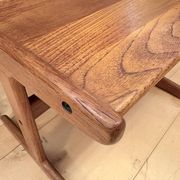 Ensemble de trois tables en teck, Danemark, années 1960.
