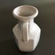 Vase ivoire avec anse