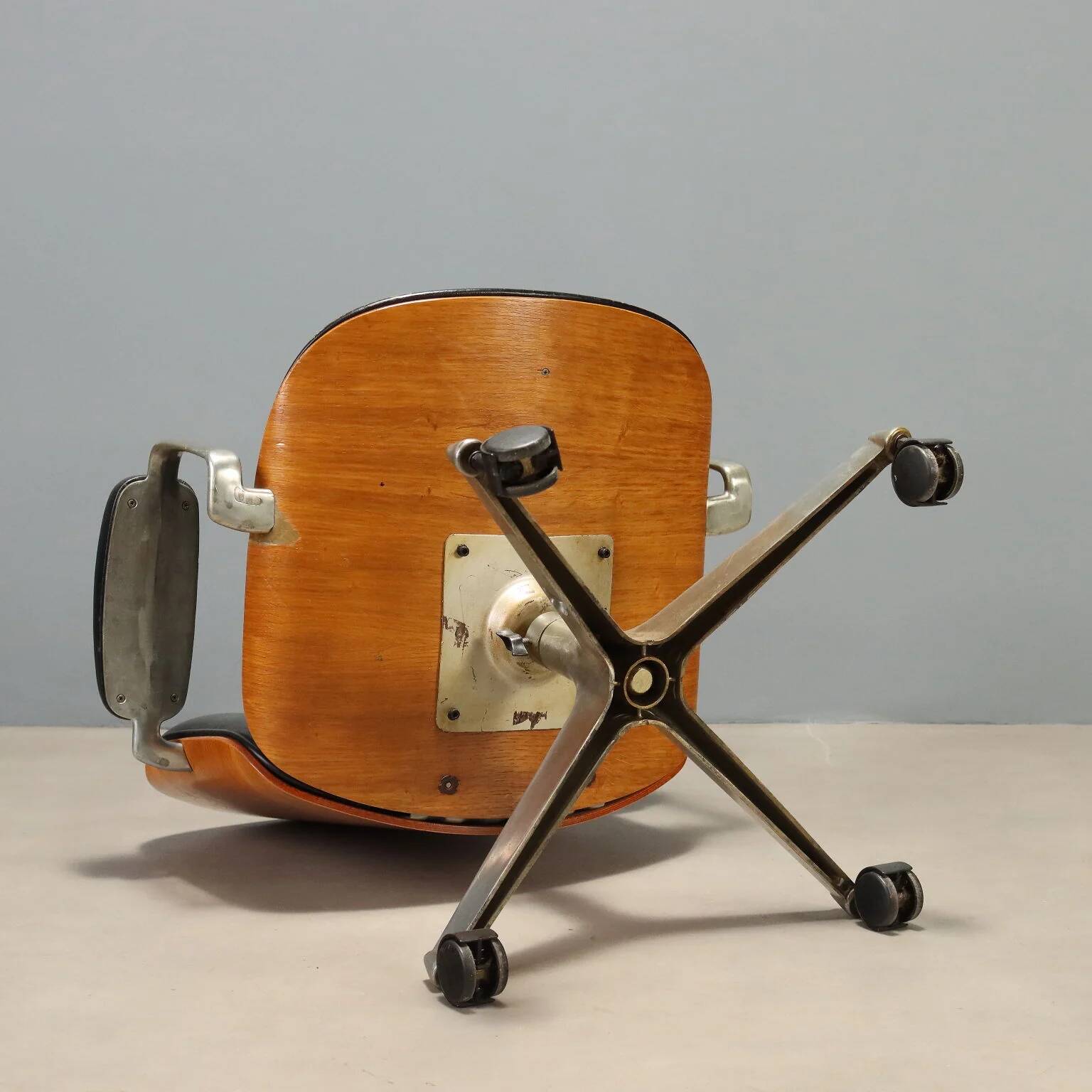 Fauteuil pivotant MIM années 1960