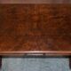 Table d'écriture Renaissance en noyer flamé style Pugin, vers 1850