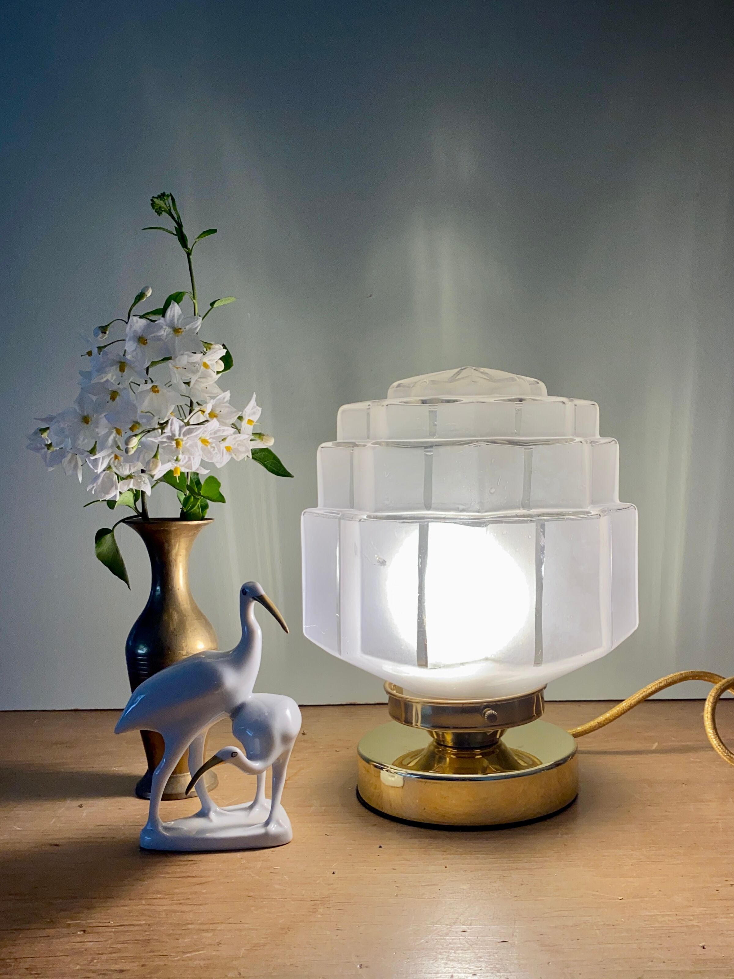 Vintage art deco globe table lamp in frosted glass