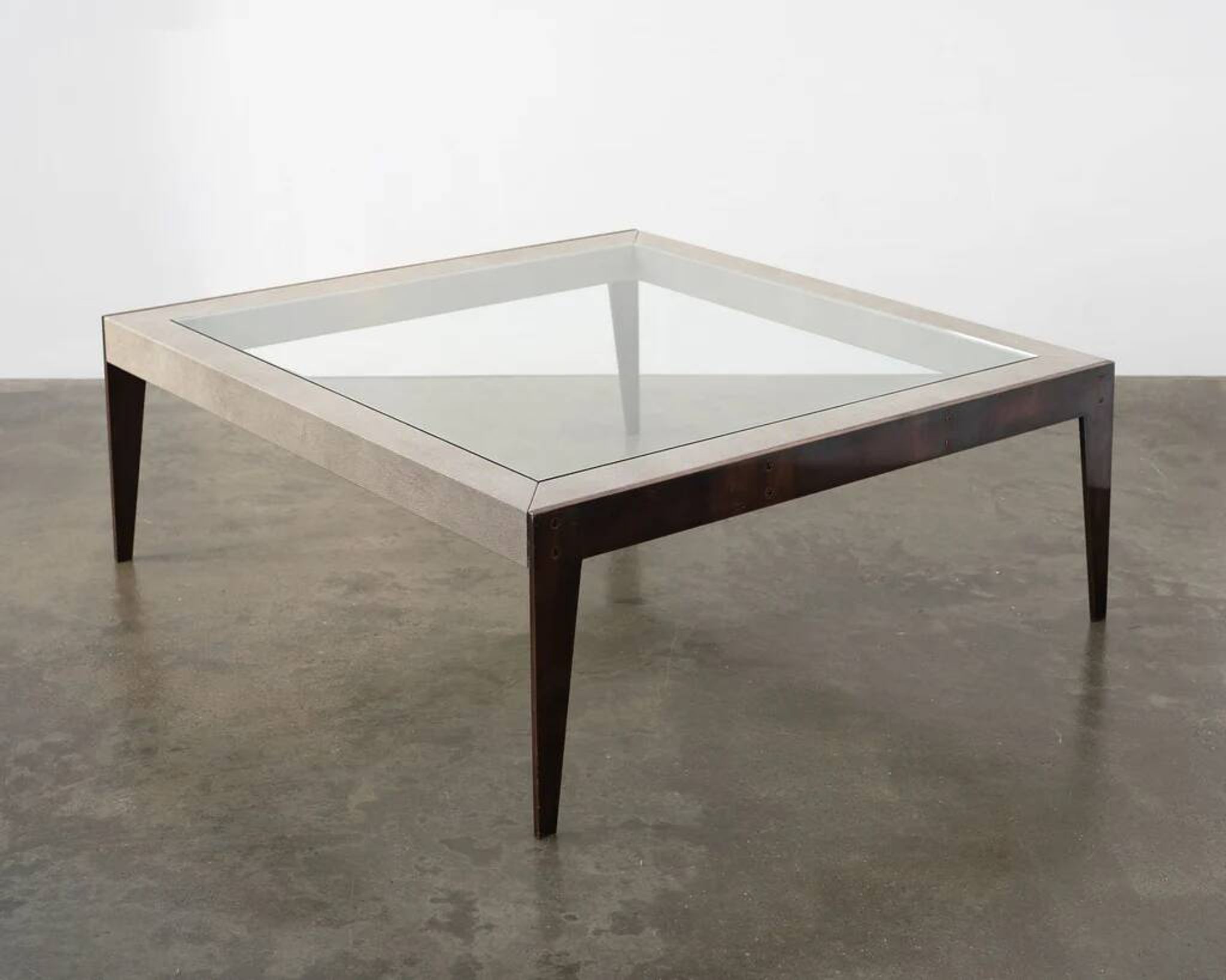 Table basse sur mesure en shagreen et laiton