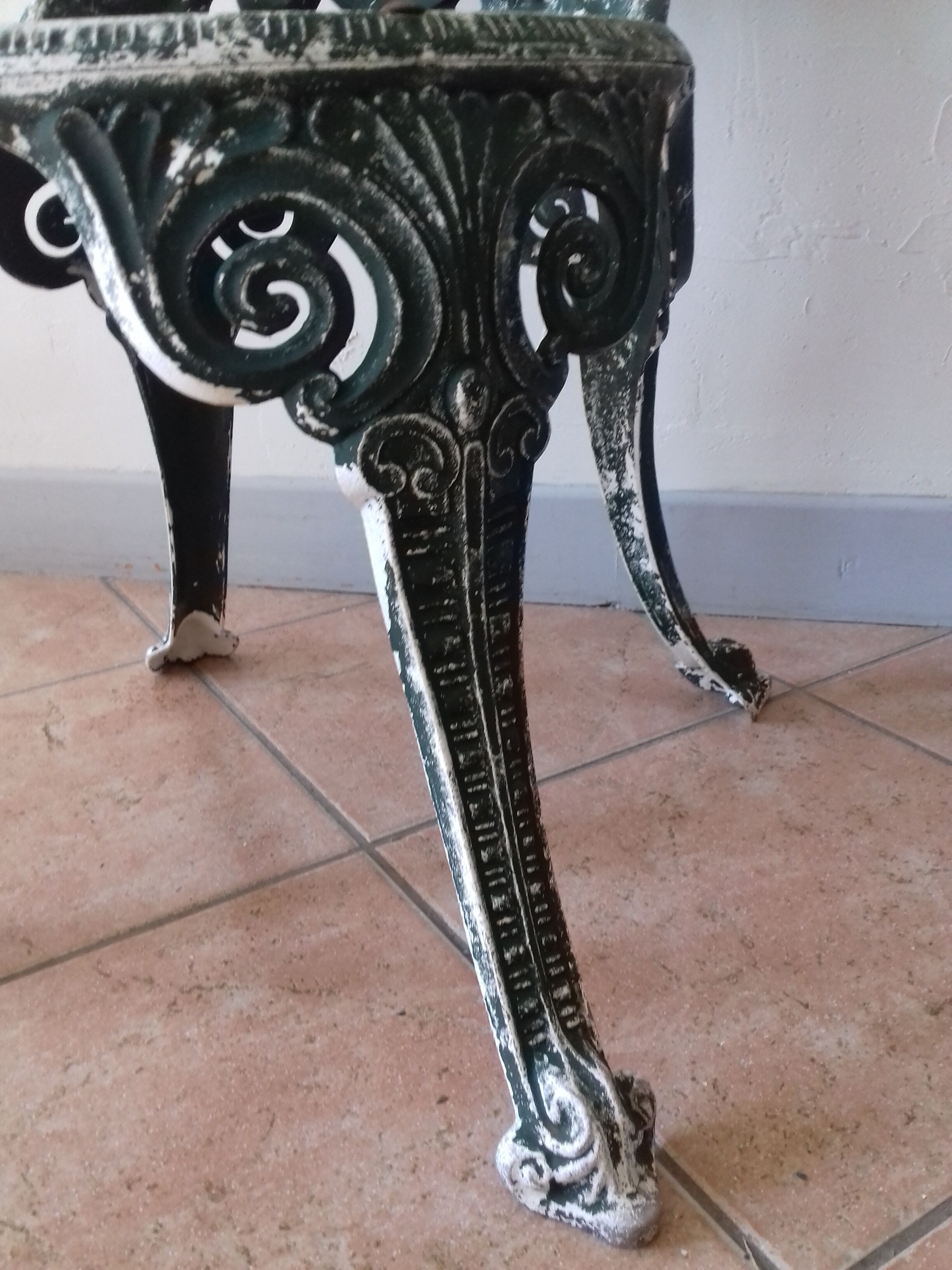 3 jardin chaises in aluminiun cast iron