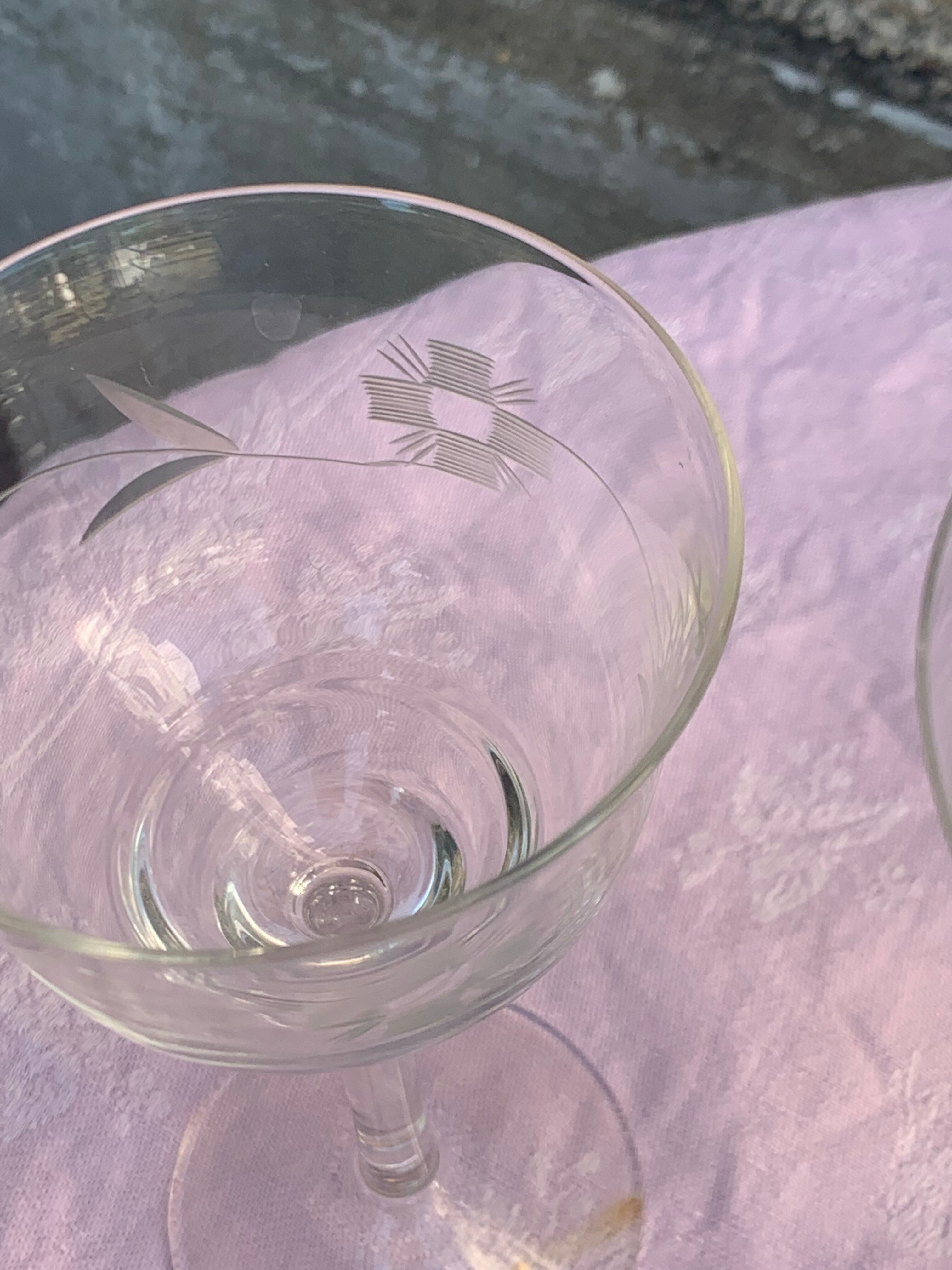 4 art deco wine glasses, chiseled floral pattern, glass and crystal