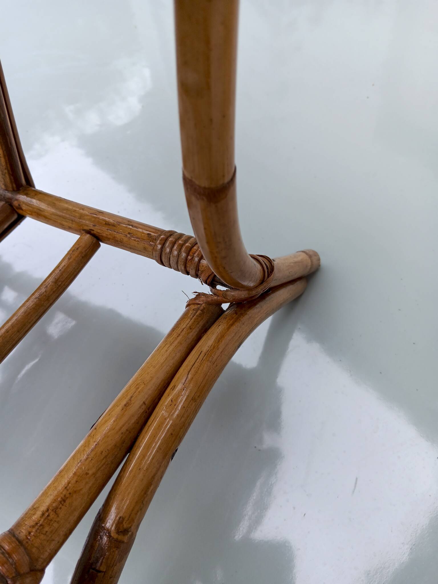 Rattan side table, magazine rack or record rack. Vintage 60s.