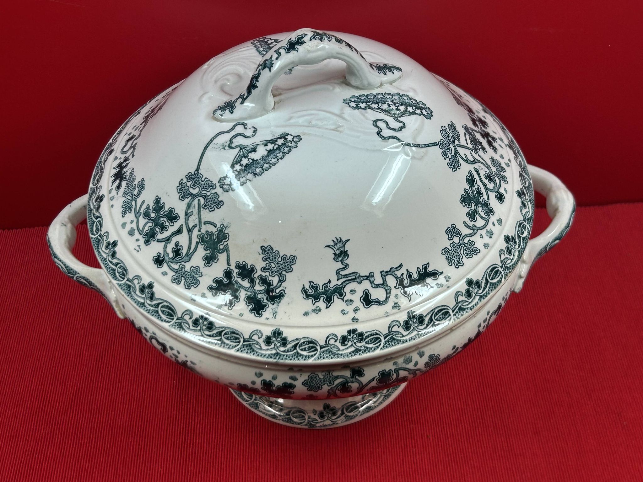 Soup tureen or vegetable dish Modern Style by Hamage Saint Amand