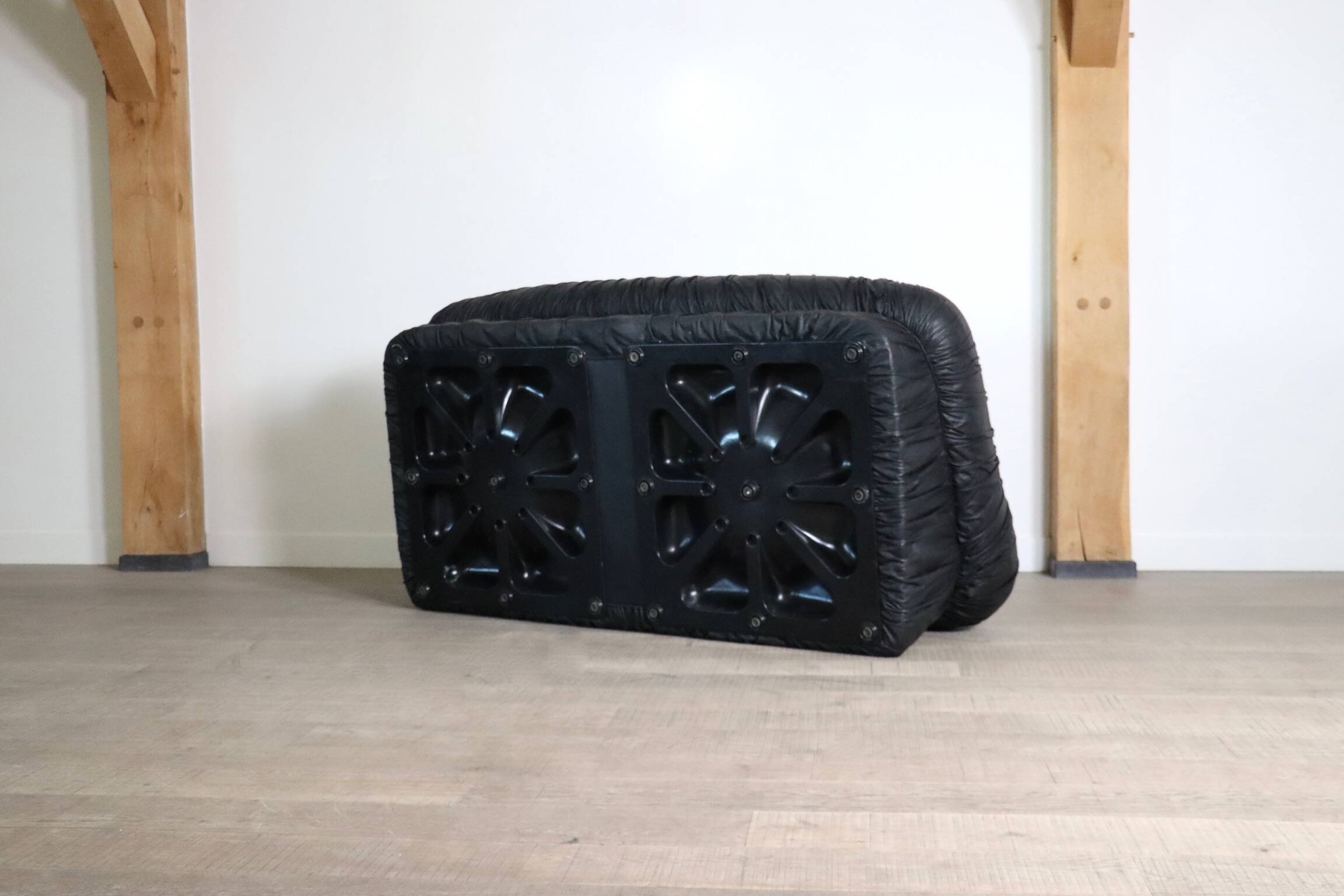 Vintage sofa by De Pas D’Urbino & Lomazzi in black leather for Dall’Oca, 19