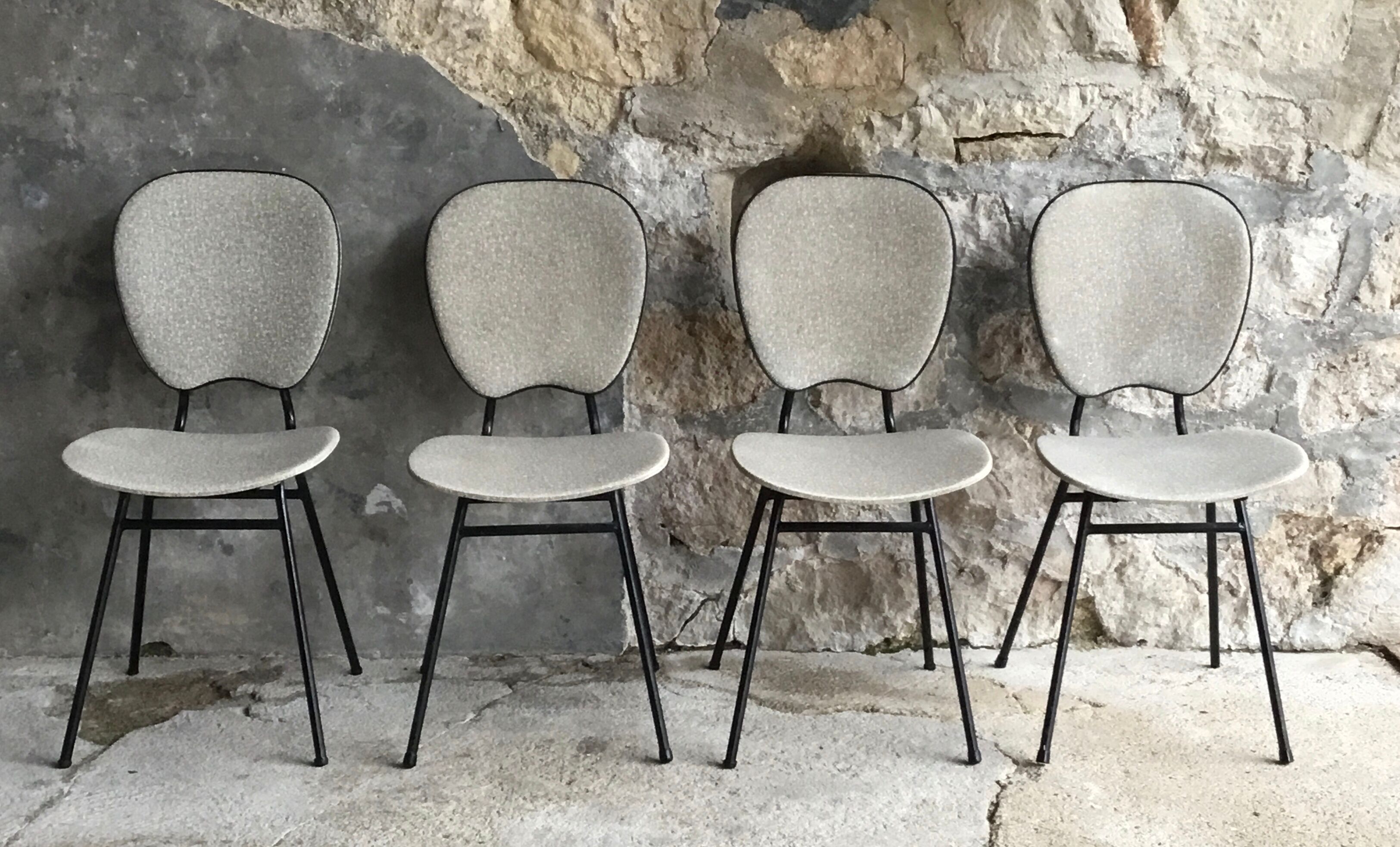 Set of 4 vintage chairs black tubular base 1950