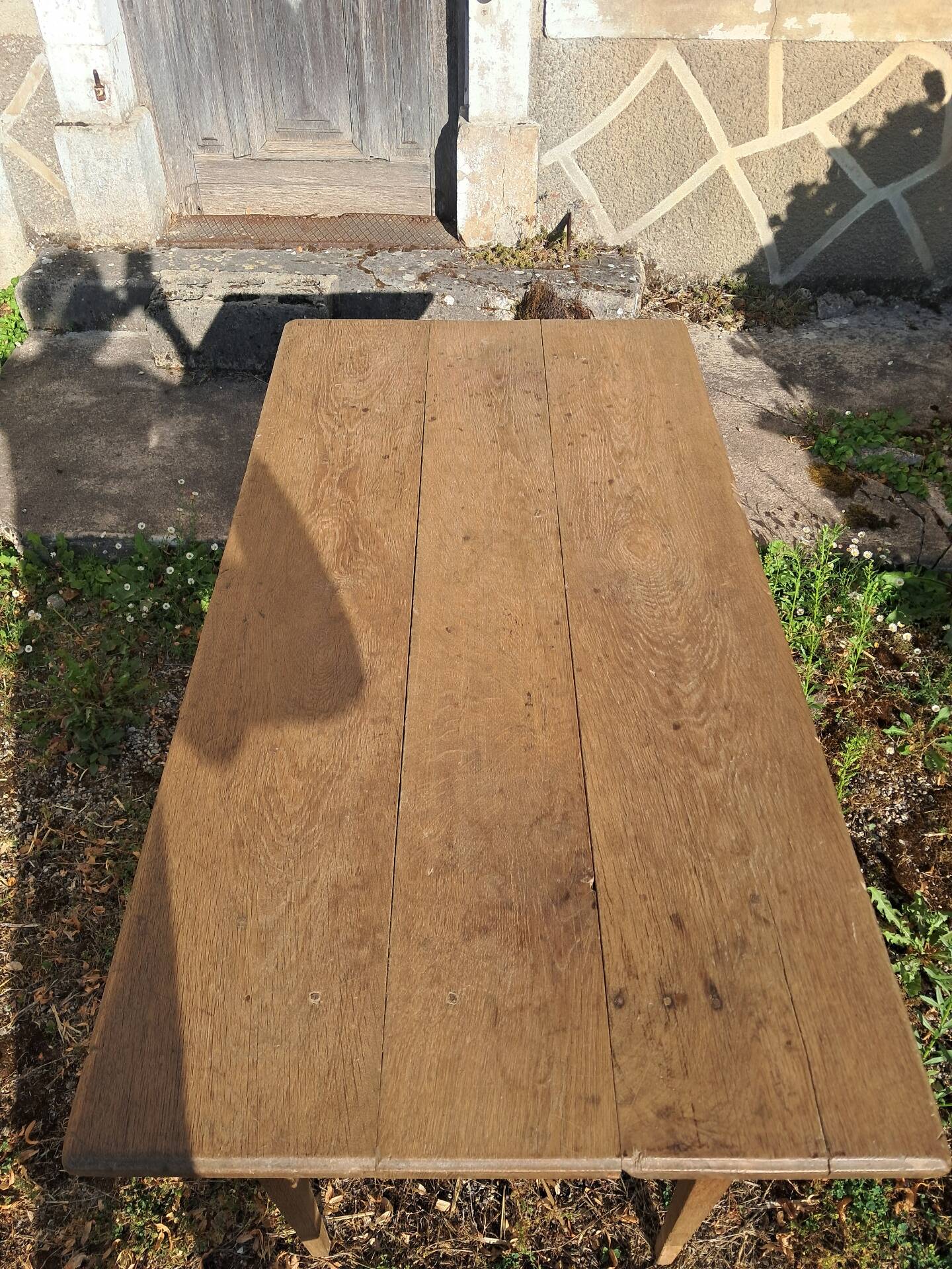 Small table in raw oak