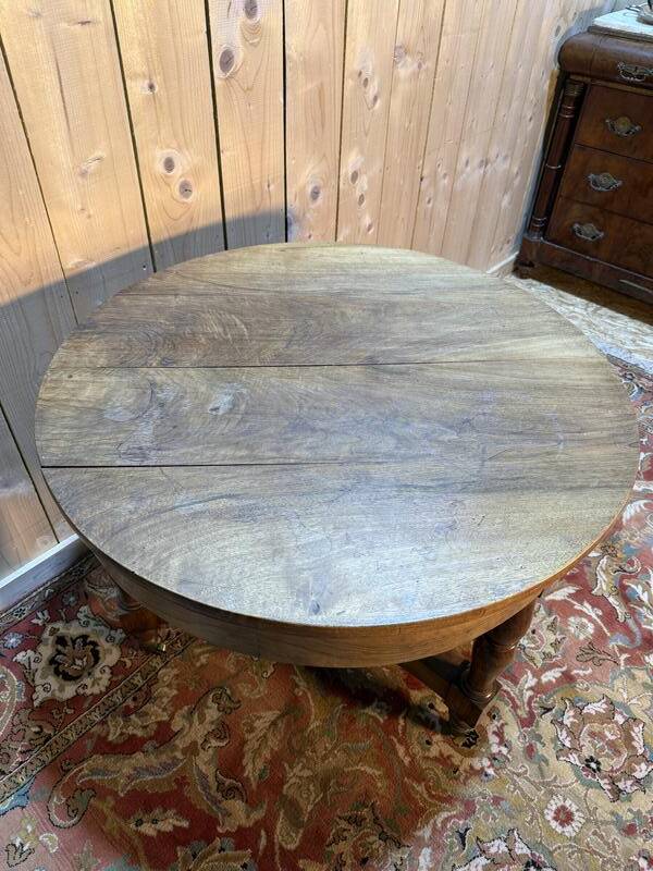 Table ronde d'appoint - Guéridon époque Louis Philippe en noyer massif