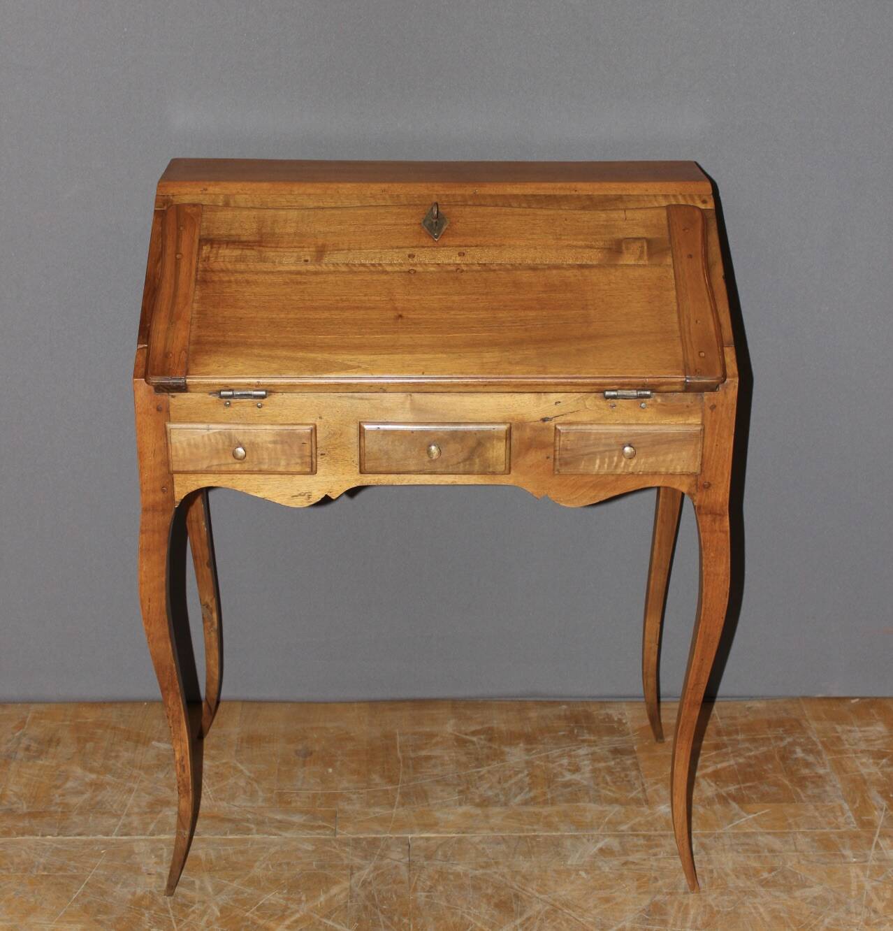 Louis XV donkey back desk in 18th century walnut