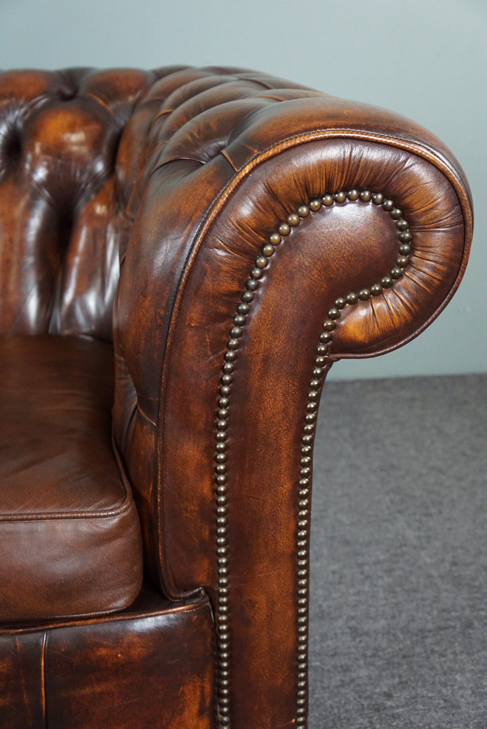 Chesterfield sofa in old cowhide 2.5 seats