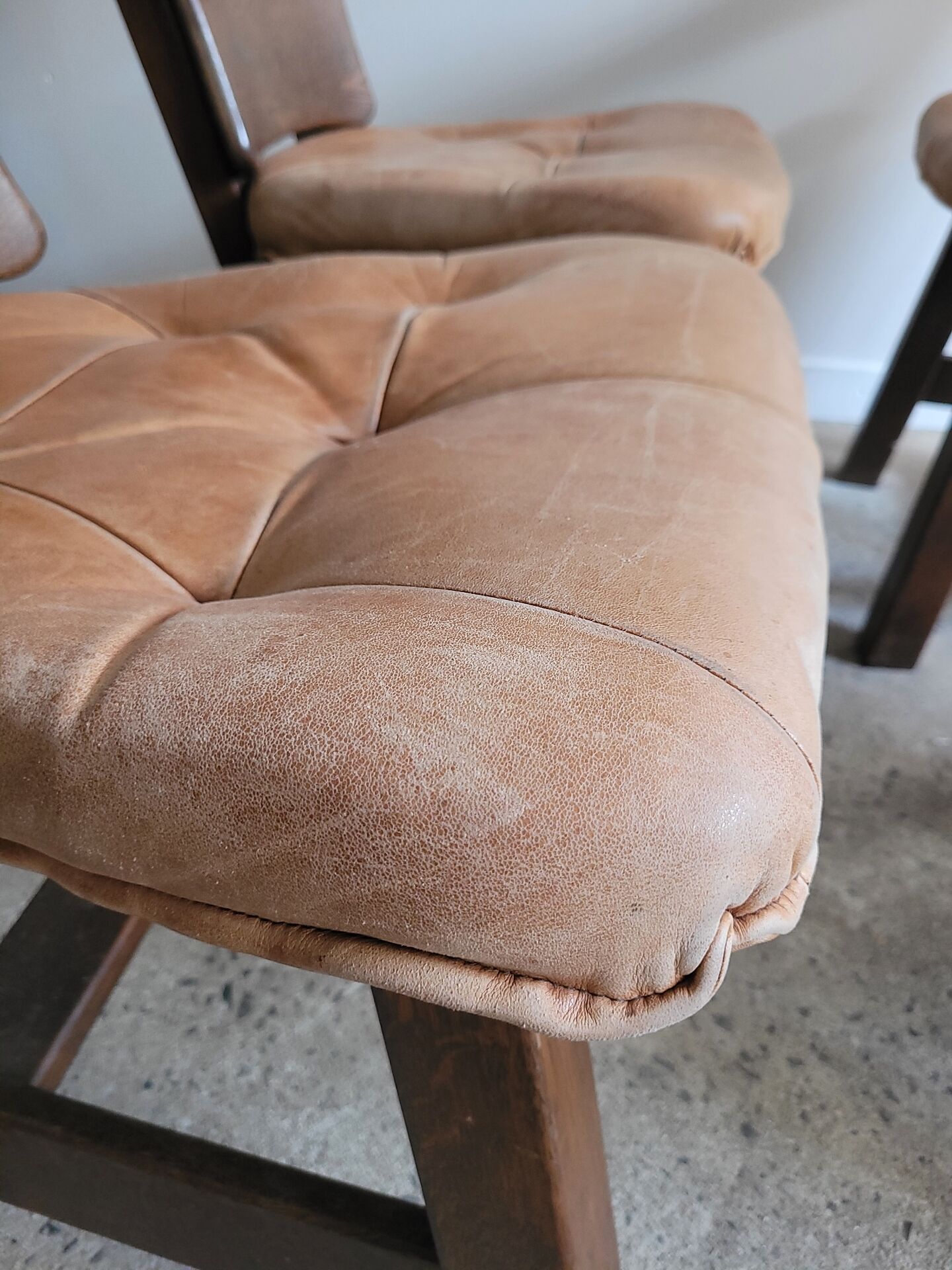 Lot de 4 chaises brutalistes en bois
