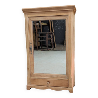 Petite armoire miniature