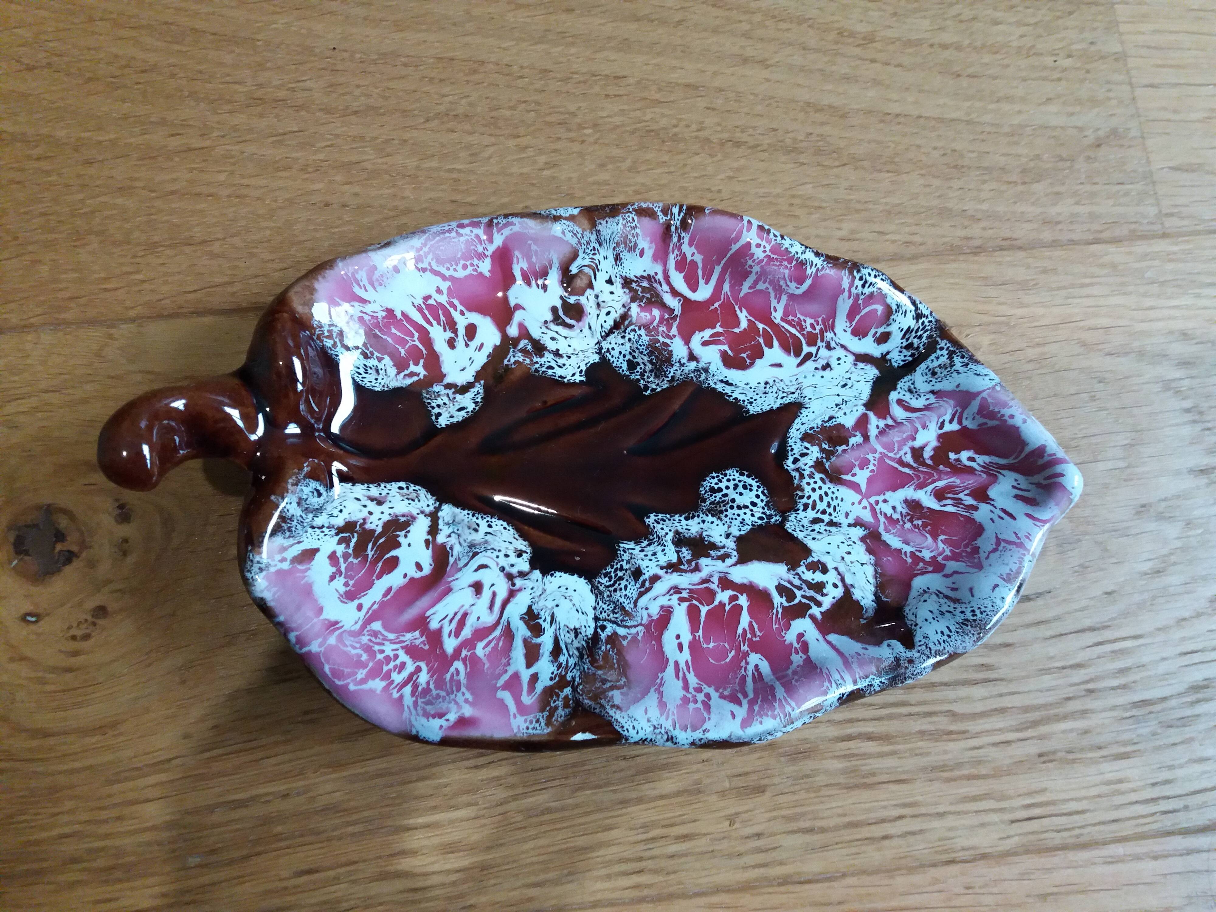 Vallauris leaf cup ramekin