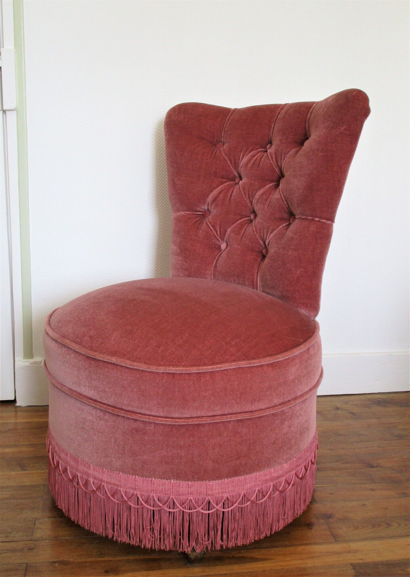 Fauteuil velours rose poudré chauffeuse style napoléon iii vintage