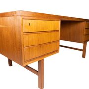 Bureau en teck de design danois des années 1960