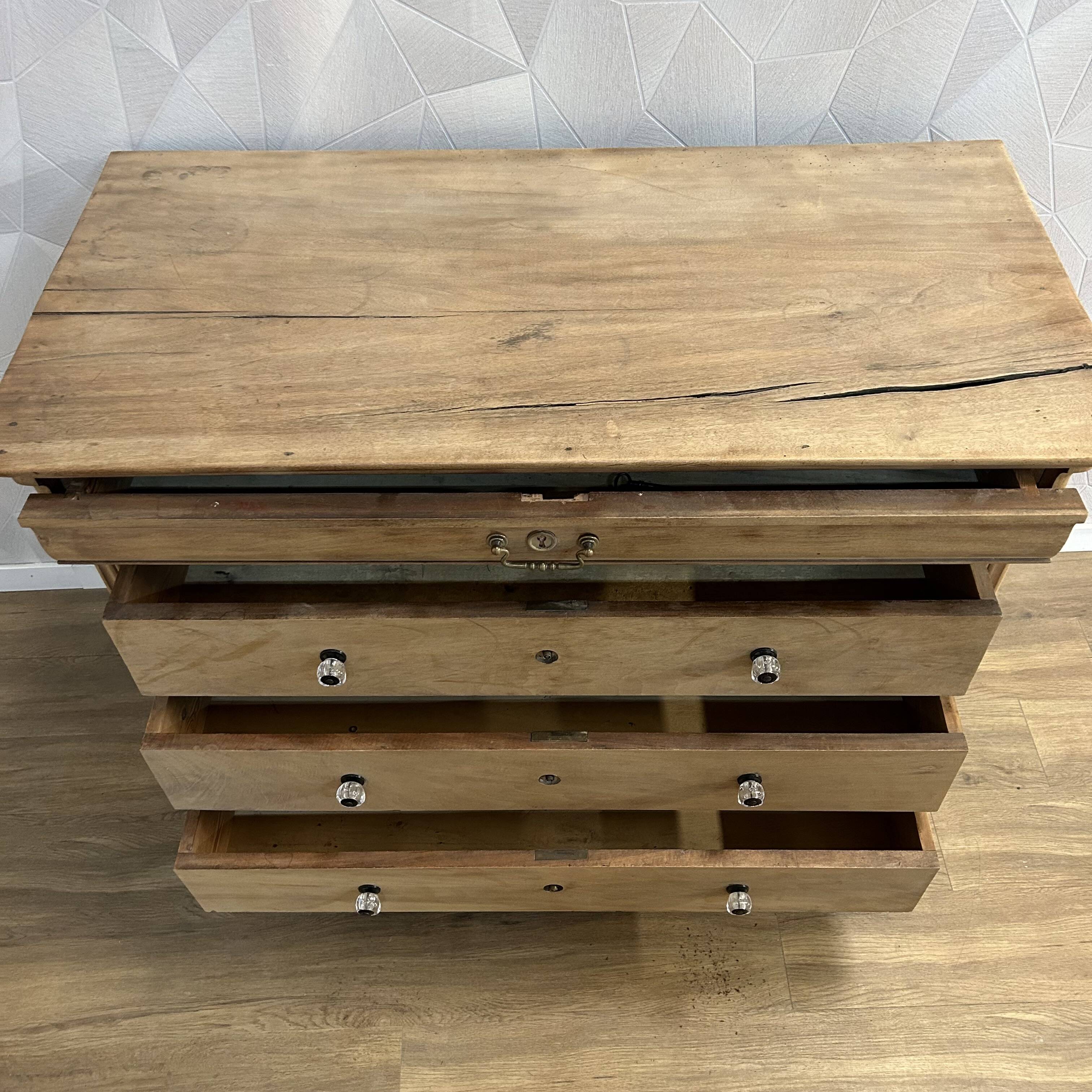 Louis Philippe chest of drawers with 4 airbrushed drawers