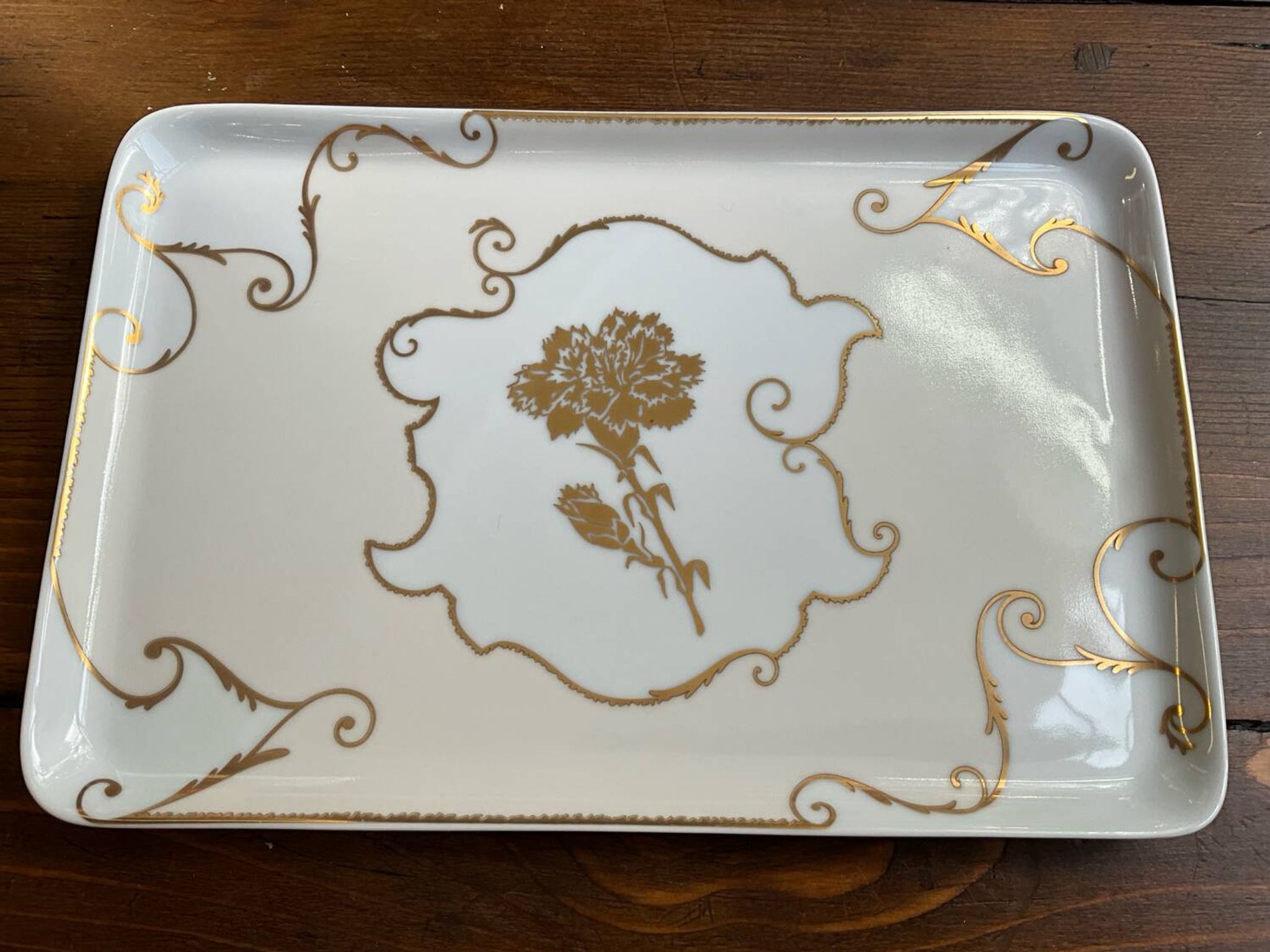Plateau en porcelaine par Christian Lacroix modèle Follement