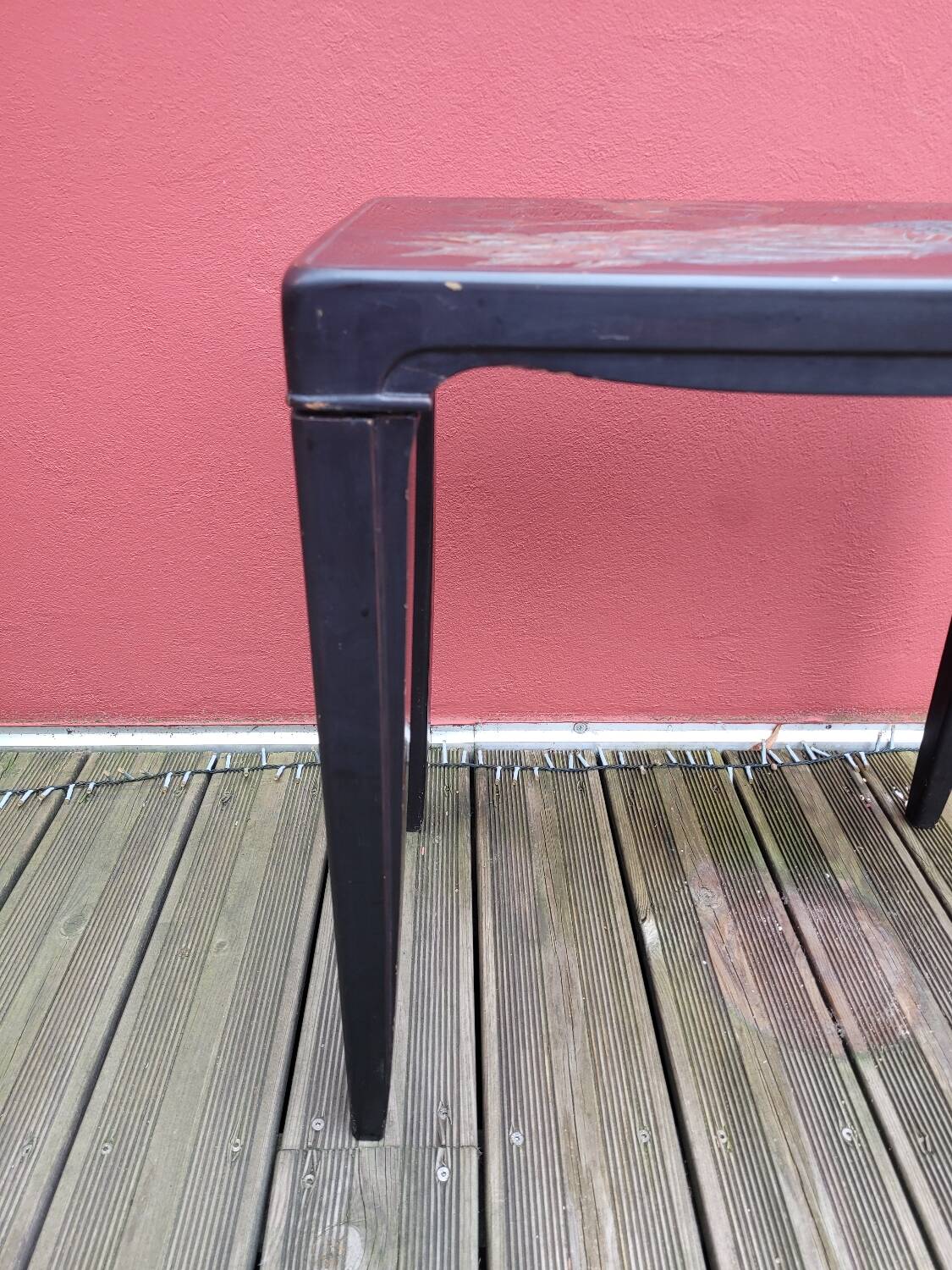 Japanese table in engraved lacquered wood