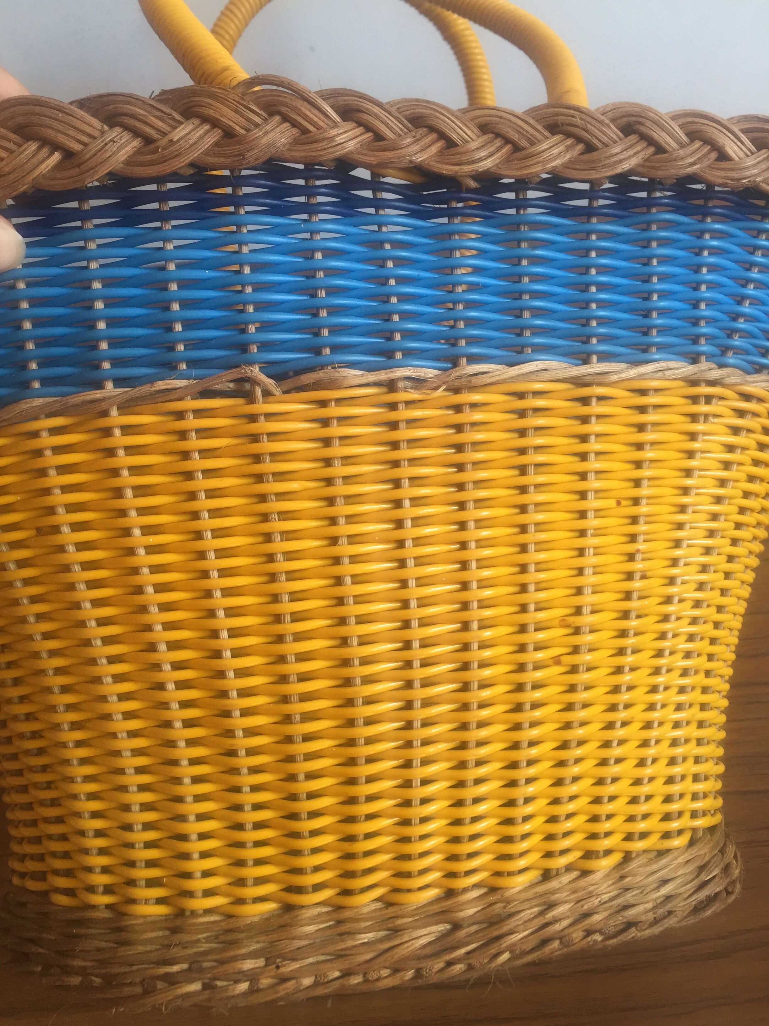 Rattan and scoubidou basket