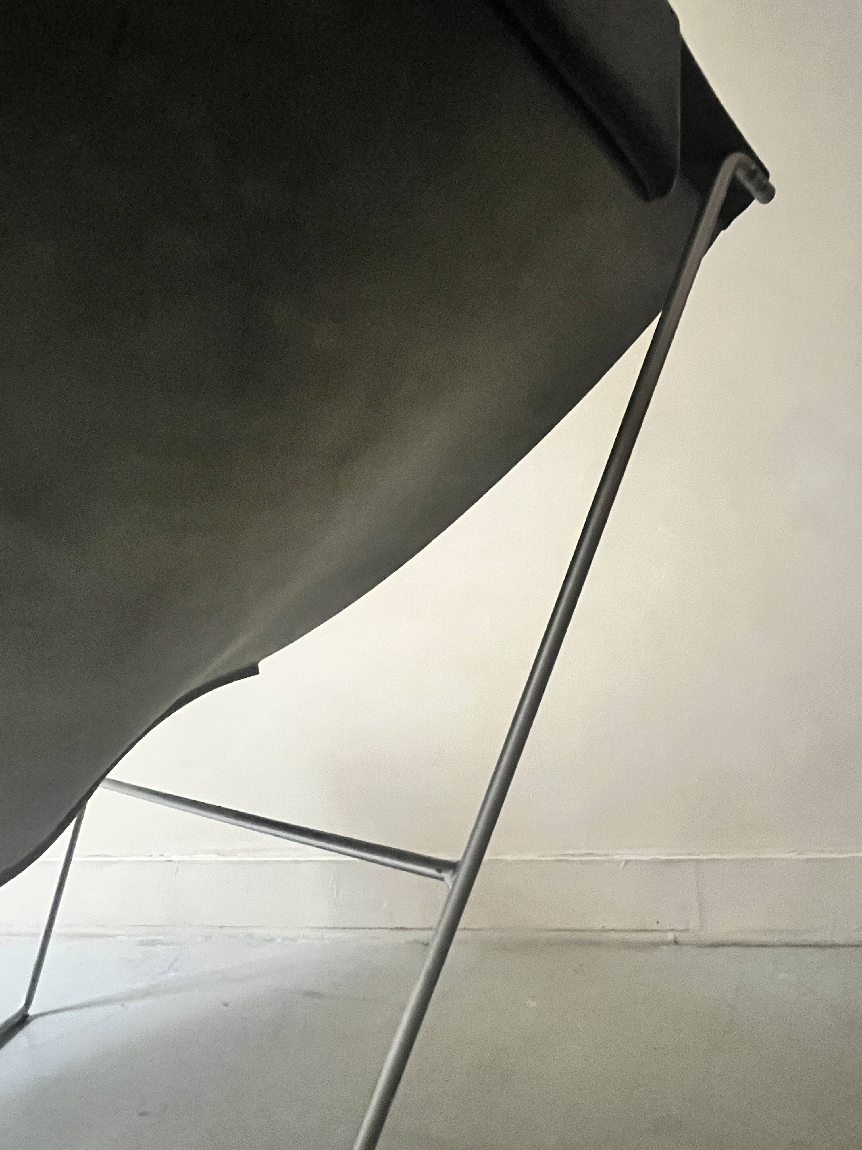 Design armchair Semana in black leather and steel by D. Weeks, limited edition 1980.