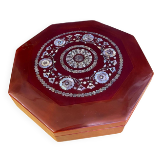 Chinese octagonal lacquered wooden box with inlaid mother-of-pearl decor