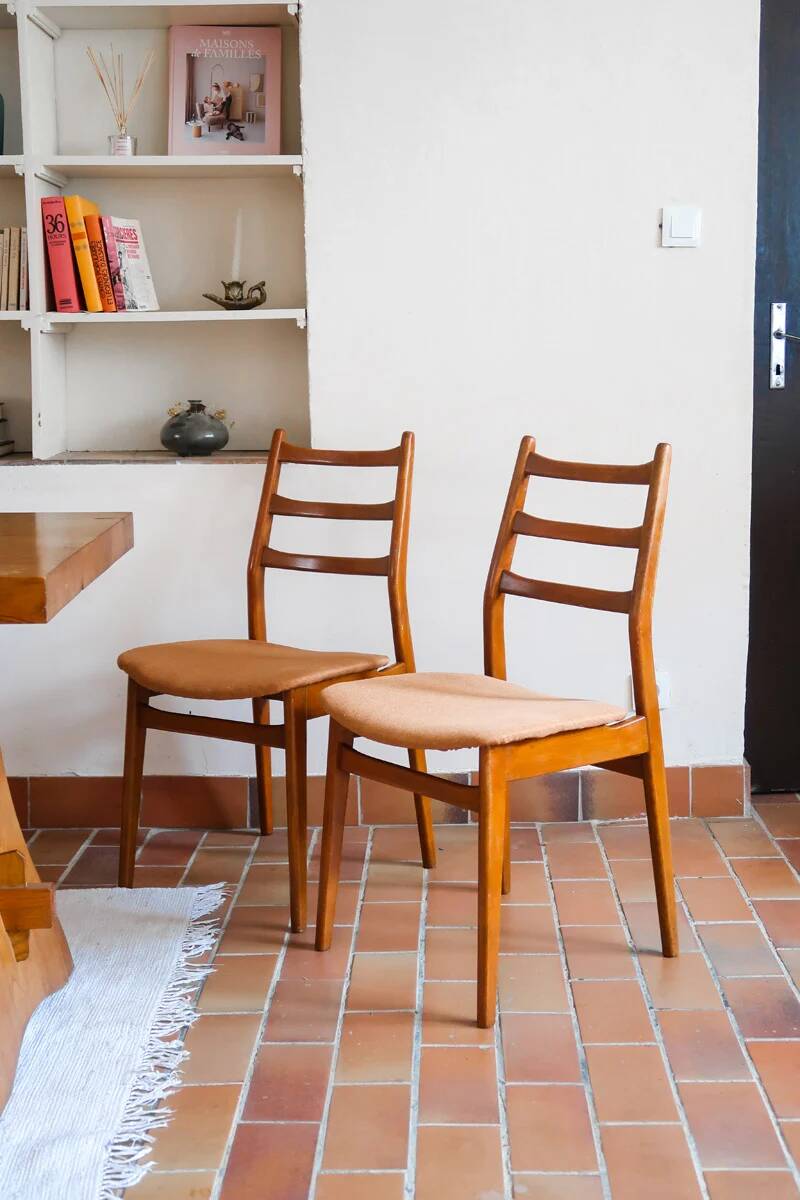 2 vintage Scandinavian wooden chairs from the 1960s.