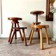 Tabouret tripode à vis en bois
