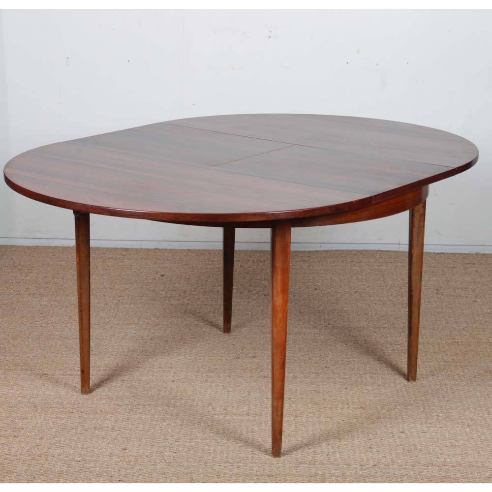Round extendable dining table in rosewood, Rio, 1960.