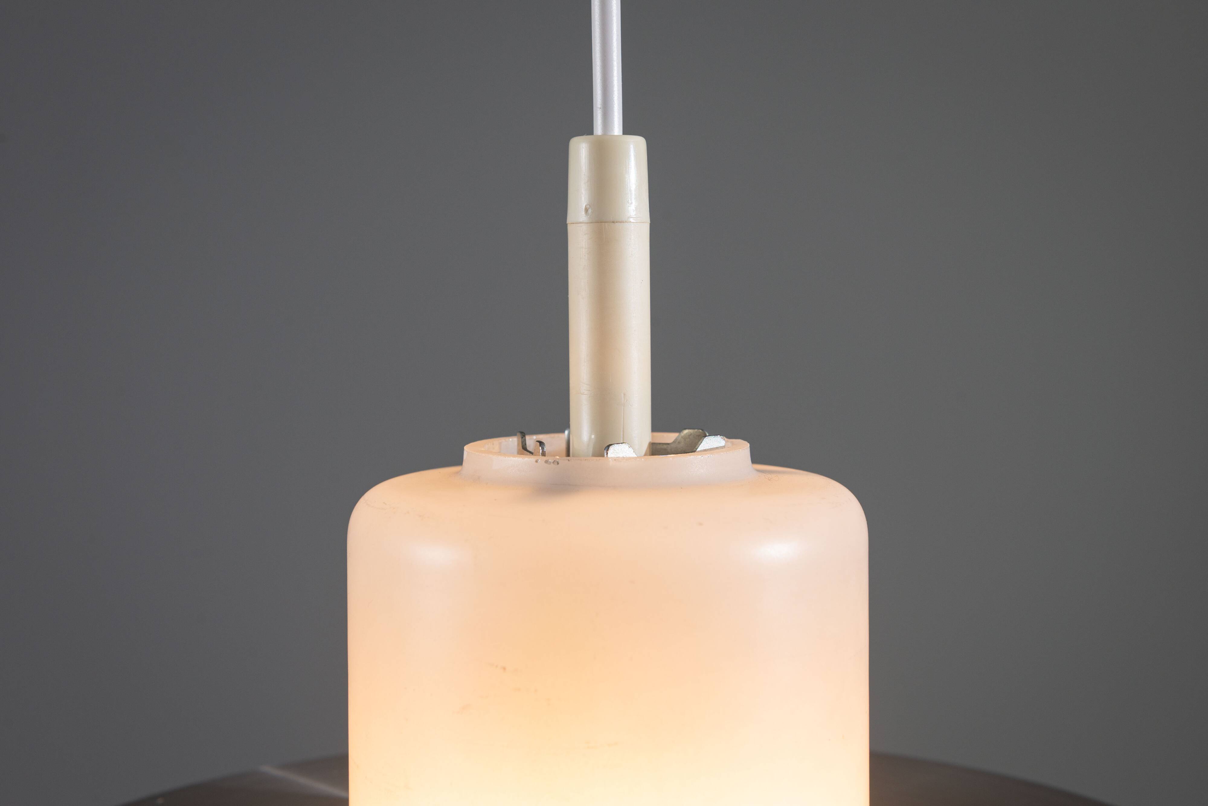 Doria pendant in opal glass with decorative aluminium discs