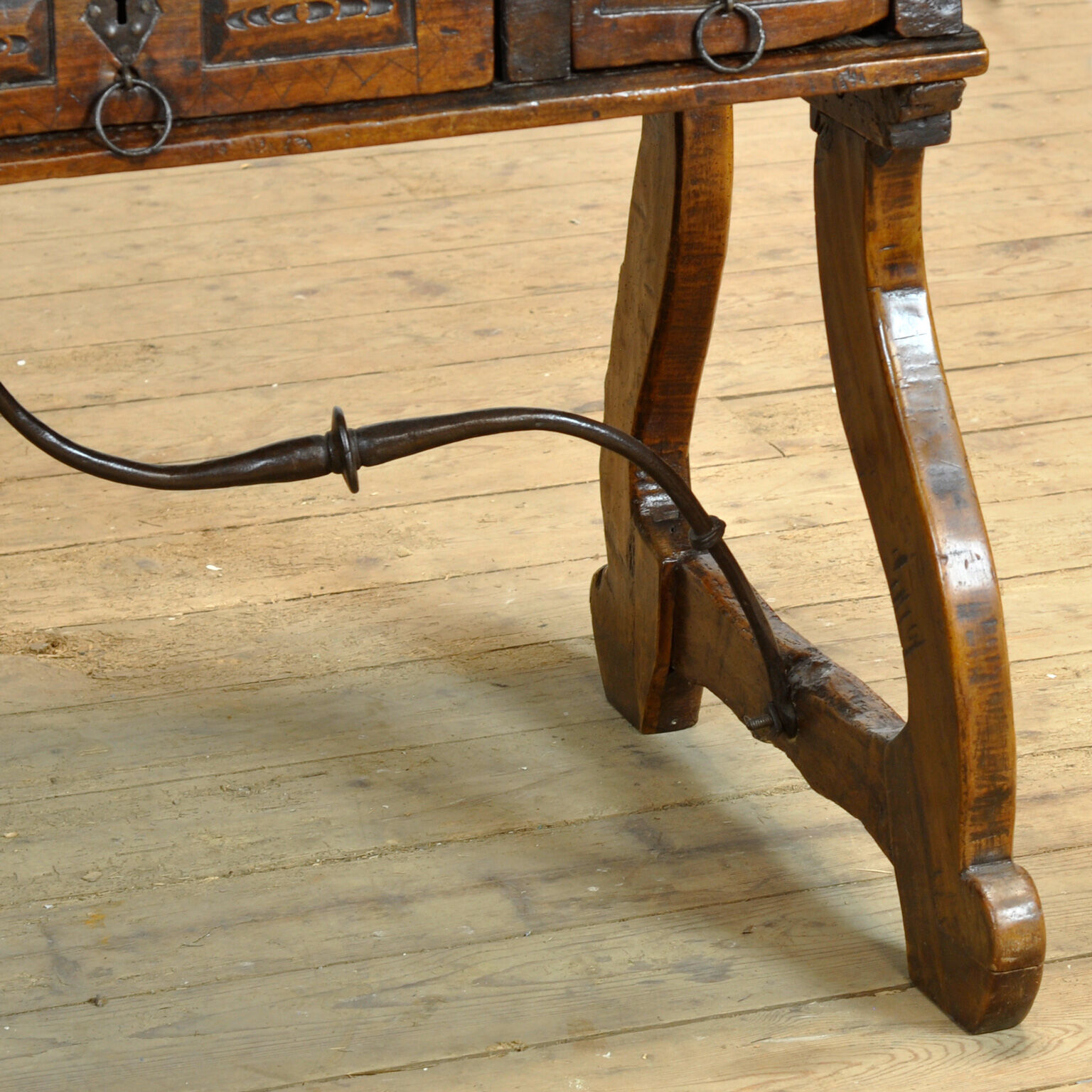 17th-century Spanish walnut table