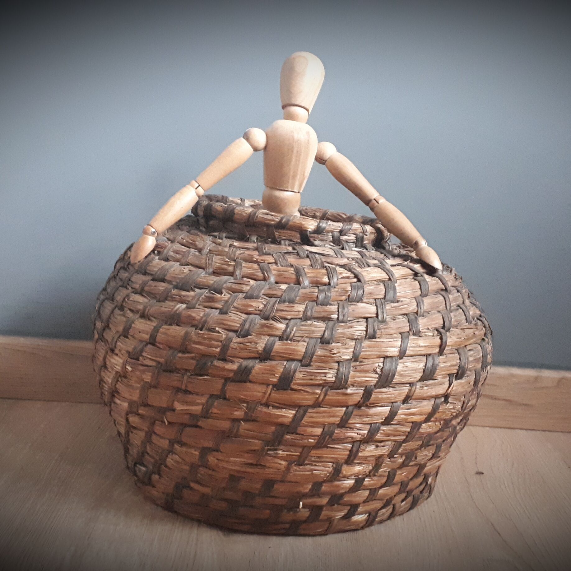 Wicker basket Fakir