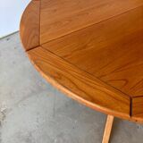 Vintage style extendable oval dining table in solid elm