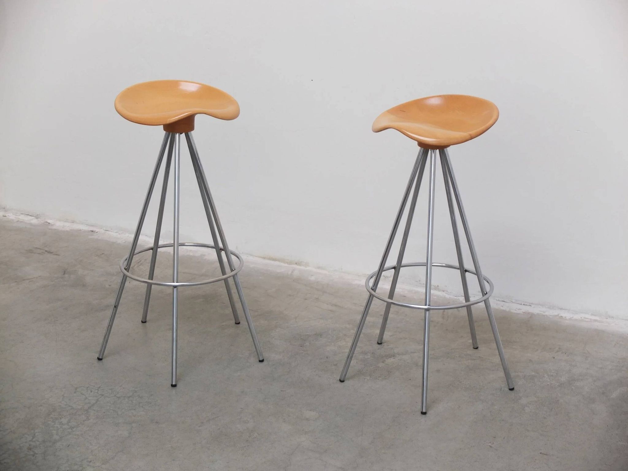 Pair of 'Jamaica' swivel bar stools by Pepe Cortès for BD Barcelona, 1990s