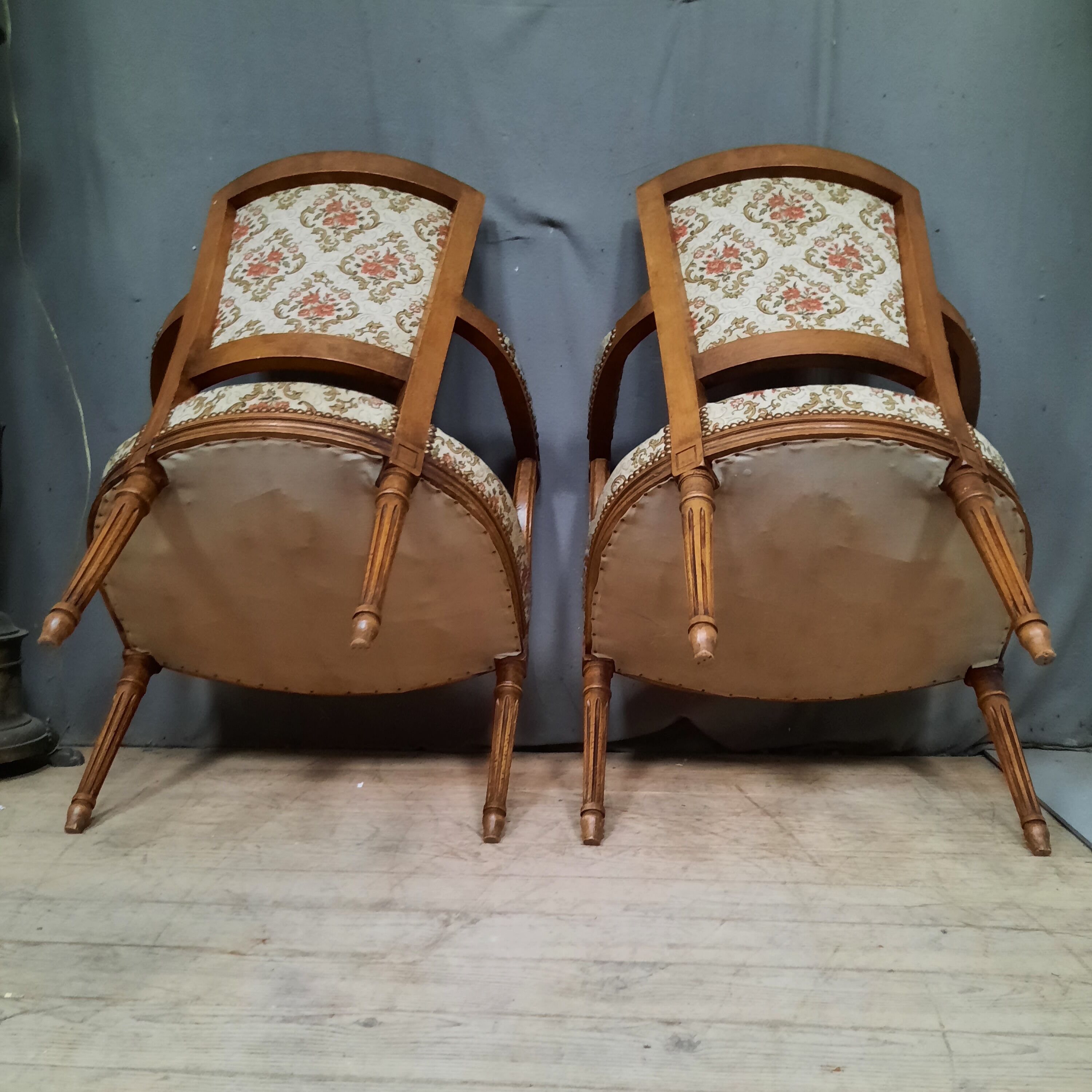 Paire de fauteuils de style Louis XVI